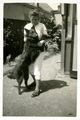 14-0021 Henriëtte met de hond, 1925
