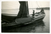 14-0106 Tochtje op een vissersboot, 1925