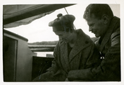 14-0125 Henriëtte en Herman op een zeilboot, 1925