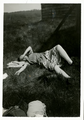 14-0170 Elisabeth Dabelstein ligt in het gras, 1926
