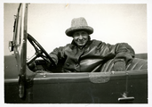 14-0177 Henriëtte in de auto, 1926