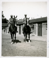 14-0199 Henriëtte en Herman te paard, 1926
