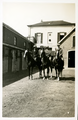 14-0201 Henriëtte, Herman en een onbekende man te paard, 1926