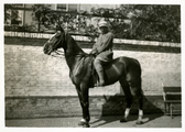 14-0203 Henriëtte te paard, 1926