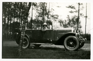 14-0206 Henriëtte met Elisabeth in de auto, 1926