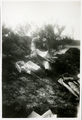 14-0213 Onbekende vrouw zit tegen een helling, 1927