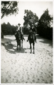 14-0215 Henriëtte en Herman te paard, 1926