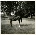 19-0032 Henriëtte te paard, 1930