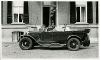 20-0048 Henriëtte voor huis Mariëndaal, 1930