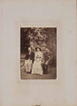 1604-0043 Carel van Heeckeren (1854-1931), Justine (1844-1934) en een onbekende man in de tuin van het huis Ruurlo, 1865-1885