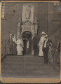 1614-0006-01 Voor de kerk te Calcar: Louise Boreel, Justine, A Boreel, Sophie, Willem, ca. 1900