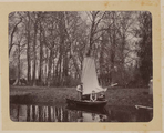1618-0002-01 Mensen met een zeilbootje, ca. 1900