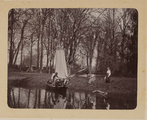 1618-0002-02 Mensen met een zeilbootje, ca. 1900
