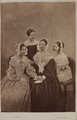 1620-0098 Groepsportret van Sara A. (1801-1862), Johanna M.A. (1805-1859), Sophia W. (1807-1895) en Alexandrina U.M.C. ...