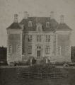 1623-0263 Voorzijde van het huis Weldam, met kanonnen, ca. 1870