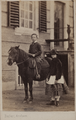 1624-0323 Sara A.M.C. en Jacob D.C. van Heeckeren van Kell te paard voor het huis Bingerden, 18-11-1864