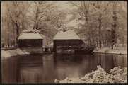 1625-0382 Watermolengebouwen in de sneeuw bij het huis Ruurlo, ca. 1900