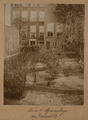 1626-0439 Achtergevel en tuin van het huis aan de Lange Voorhout 32, ca. 1900