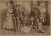 1627-0494 Groepsfoto van de familie Brantsen op de Rouwerberg boven Rhederoord, 1889