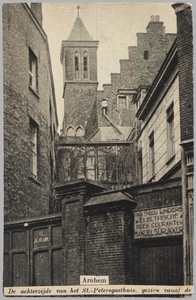 1675 Arnhem De achterzijde van het St. Petersgasthuis, gezien vanaf de Oeverstraat, 1937-01-01