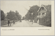41 Groeten uit Arnhem. Amsterdamscheweg, ca. 1900