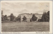 4636 Hoofdgebouw met Ziekenpaviljoen Bronbeek bij Arnhem, ca. 1930