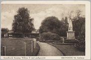 4648 Standbeeld Koning Willem II met parkgezicht Bronbeek bij Arnhem, ca. 1920