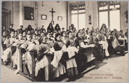 4822 Naaischool der weesjes. Gesticht Insula Dei Arnhem, ca. 1920