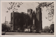 4861 Sint Walburgiskerk te Arnhem, A.D. 1328. Ontluisterd bij de Slag om Arnhem . 19 September 1944. Het in 1851 in ...