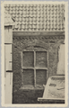 5059 Zandsteenen raamkozijn, in den zijgevel van het pand der Fa. Te Gussinklo, Weverstraat 24, 1933-01-01