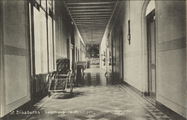 5594-0003 St. Elisabeths - Gasthuis te Arnhem. Corridor, ca. 1920