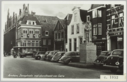756 Arnhem, Jansplaats met standbeeld van Gelre, ca. 1952