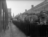 2168 Arnhem Uitzicht vanuit een steegje in de Spoorwegbuurt, 1937