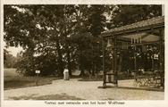 1373 Terras met veranda van het hotel Wolfheze, 1920