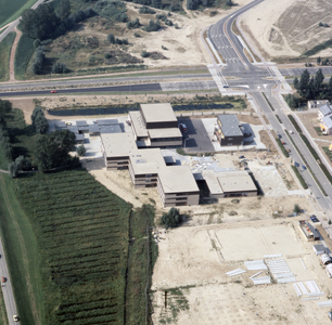 12235 Groningensingel. Brandweer en Lorentz Scholengemeenschap, ca. 1980