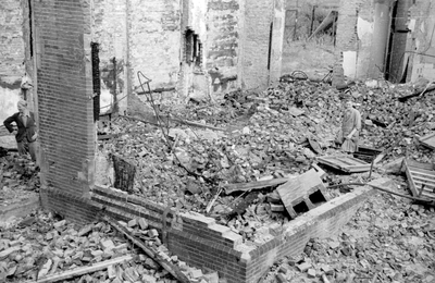 573 FOTOCOLLECTIES - DRIESSEN / RAAYEN, 01-09-1944 t/m 30-06-1945