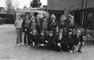 10085-0001 Velp. Vertrek Noorse sportgroep met brandweerauto als vervoermiddel, 28-03-1981