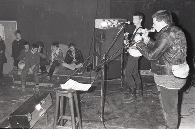 11832-0006 Stokvishal. Punkhearing, 02-01-1982