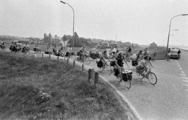 1287-0002 Rijnfietsers in Spijk, 07-08-1977