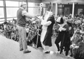 14076-0002 Lorentz Scholengemeenschap. Sinterklaas festiviteiten, 25-11-1982