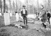 15142-0003 Begraafplaats Rozendaal. Dodenherdenking, 04-05-1983
