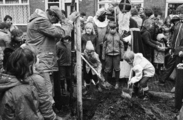 16597-0001 Bomen planten met Sinterklaas, 26-11-1983