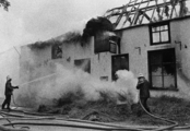 3296-0004 Heteren. Brand in café Sprokkelenburg, 09-06-1978