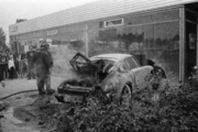3739-0002 Zevenaar. Brandende auto, 28-08-1978