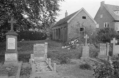 4212-0003 Velp. Begraafplaats, 03-11-1978