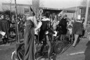 4453-0003 Reigerstraat. Sinterklaas en Zwarte Piet op de tandem, 04-12-1978