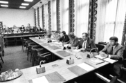 5604-0001 Den Haag. Delegatie praat over de Machinefabriek Arnhem (MFA), 22-05-1979