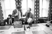 5604-0005 Den Haag. Delegatie praat over de Machinefabriek Arnhem (MFA), 22-05-1979
