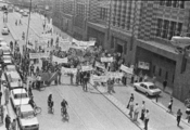 5817-0002 Amsterdam. Demonstratie bij de Algemene Bank Nederland, 19-06-1979