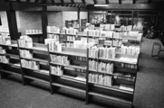 6776-0001 Westervoort. Inruimen nieuwe bibliotheek, 13-11-1979